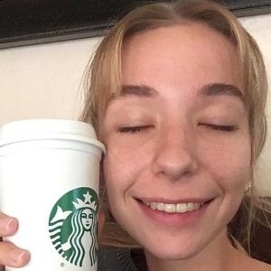 Meet your Posher, Larissa